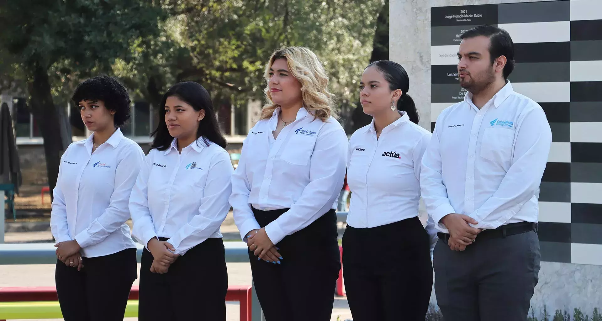 Estudiantes FETEC en Guardia de Honor a Eugenio Garza Sada en 50 aniversario luctuoso