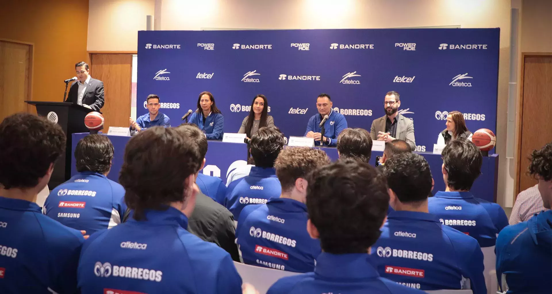 Llegan nuevos entrenadores de baloncesto a equipo representativo de campus Santa Fe