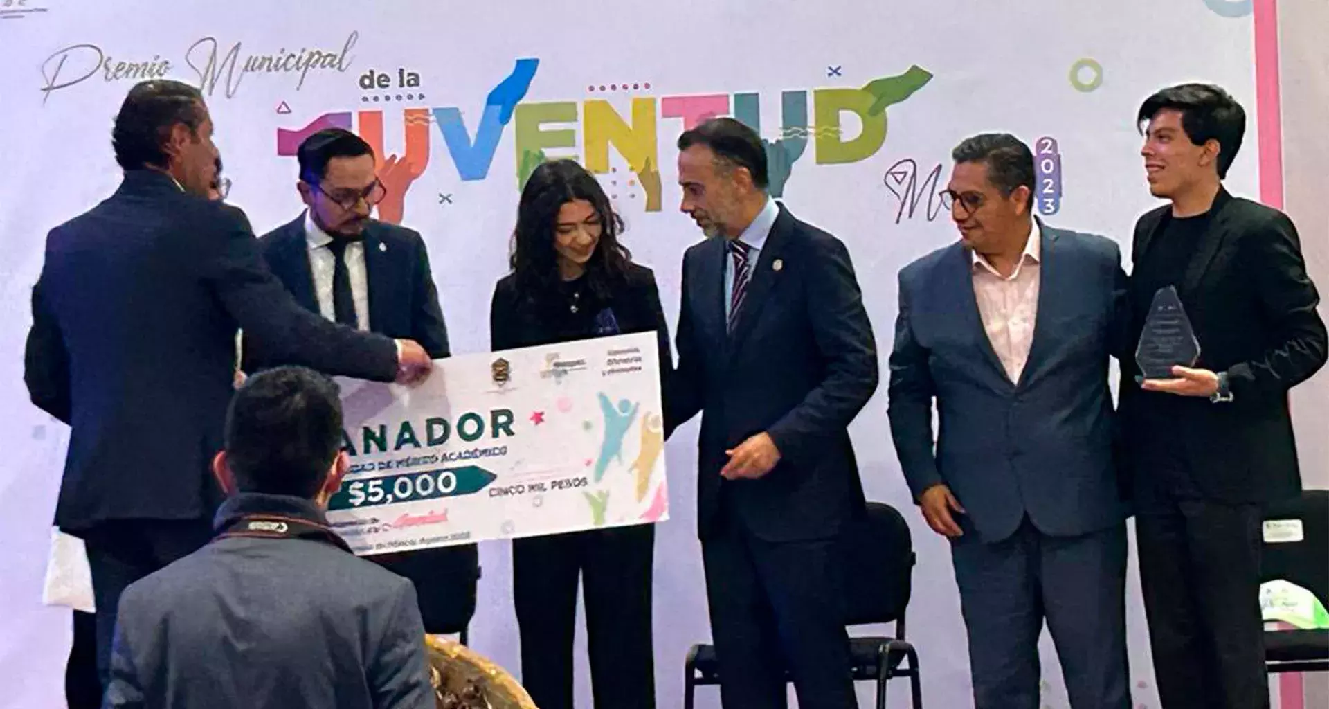 Alumna de PrepaTec recibe Premio Municipal por su talento académico