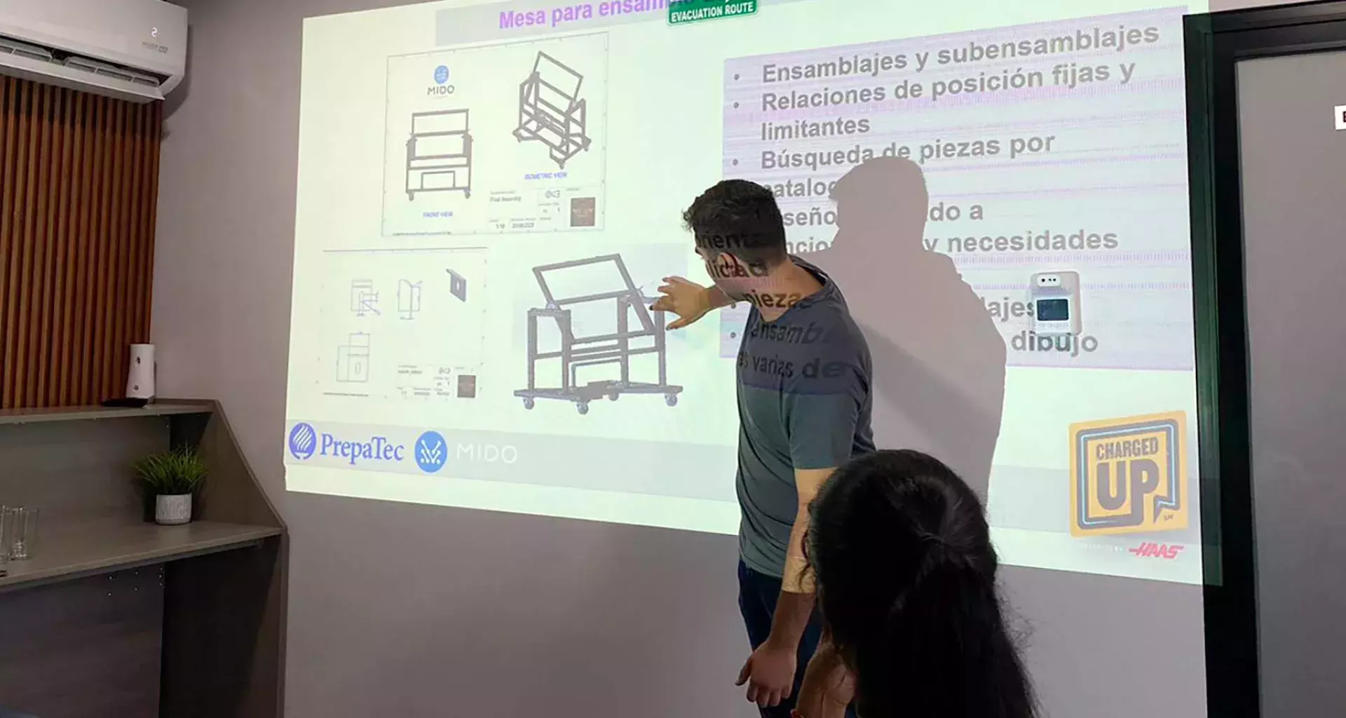 Equipo de robótica de PrepaTec Guadalajara colaboró con empresa Mido. 