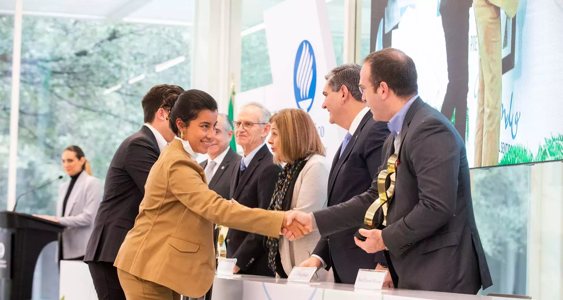 Recibe Premio Mujer Tec por su proyecto de construcción sostenible