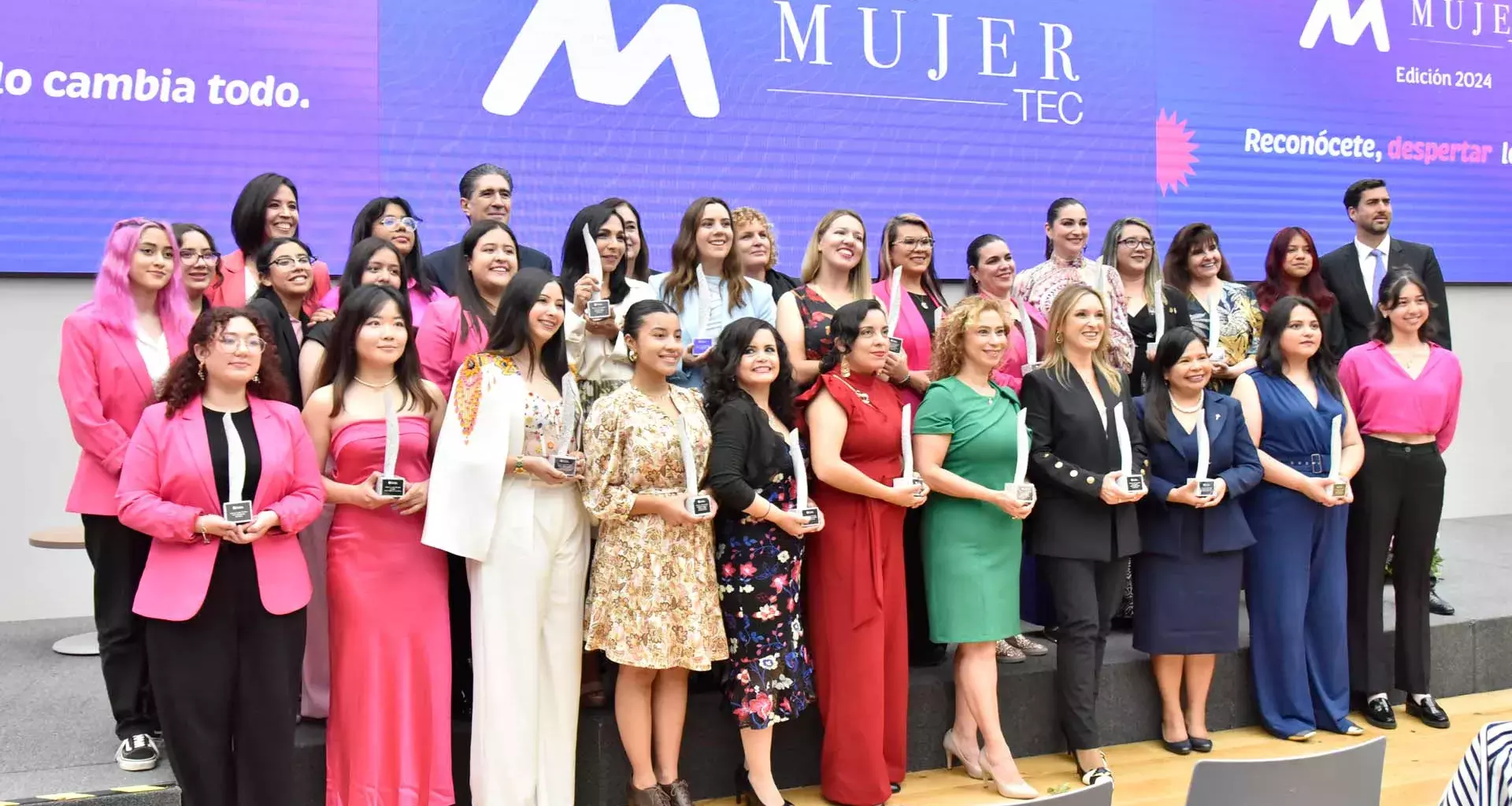 Entregan Premio Mujer Tec 2024 en Sala Mayor de Rectoría, en 18 reconocimentos en 11 categorías