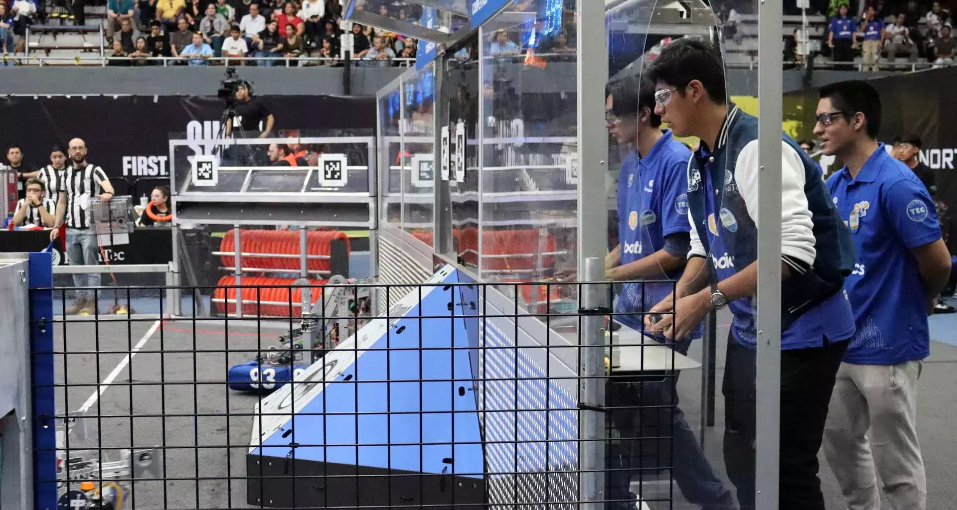 Estudiantes de la PrepaTec Cuernavaca participaron en las competencias regionales de robótica de FIRST 2024 en Monterrey y Hermosillo con su robot Dunga, obteniendo Autonomous Award y Quality Award.