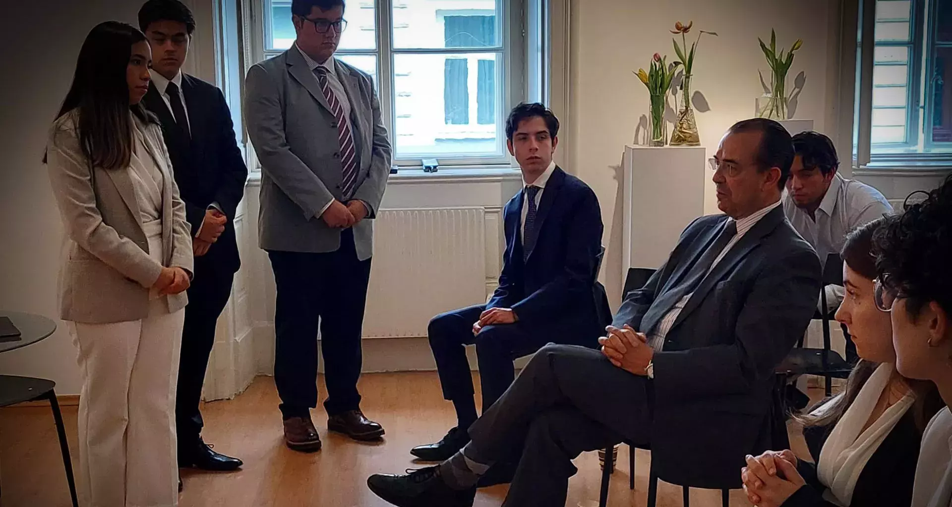 Estudiantes trabajan proyecto para embajada mexicana en Austria