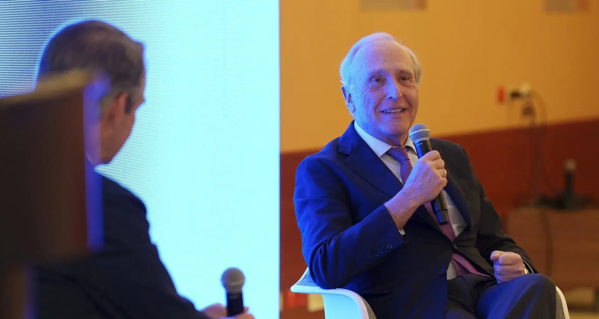 Luis Fernández-Vega culminó su visita por Monterrey en el foro Gigantes de Medicina del Tec.