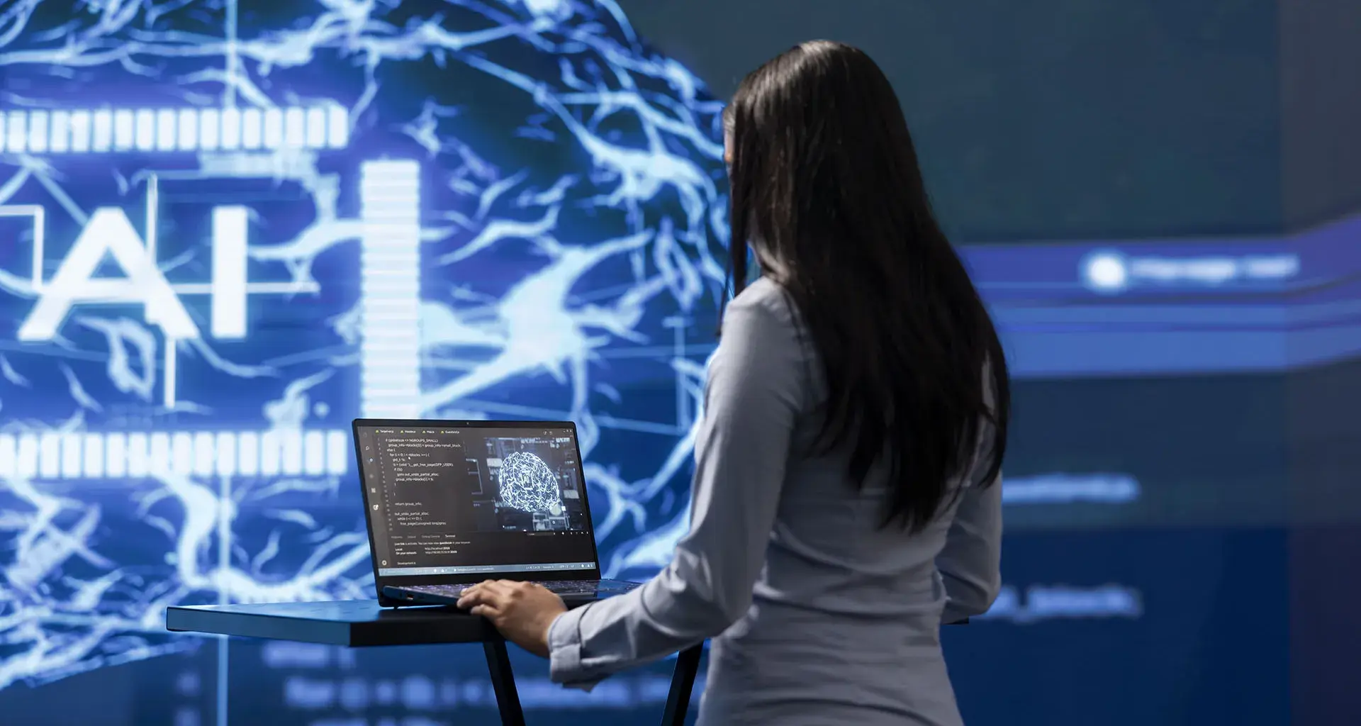 Advierte sobre colonización de la IA