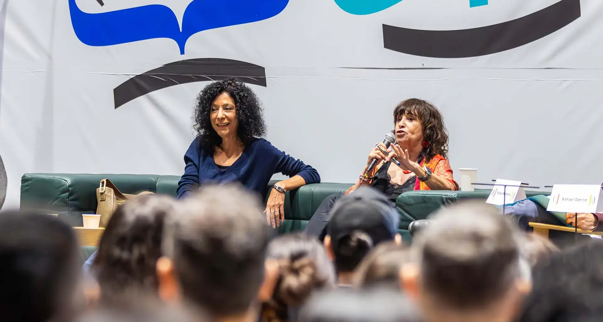 Las escritoras Rosa Montero y Leila Guerriero compartieron escenario en la FIL Monterrey 2025, donde reflexionaron sobre la memoria, la escritura y la condición humana.