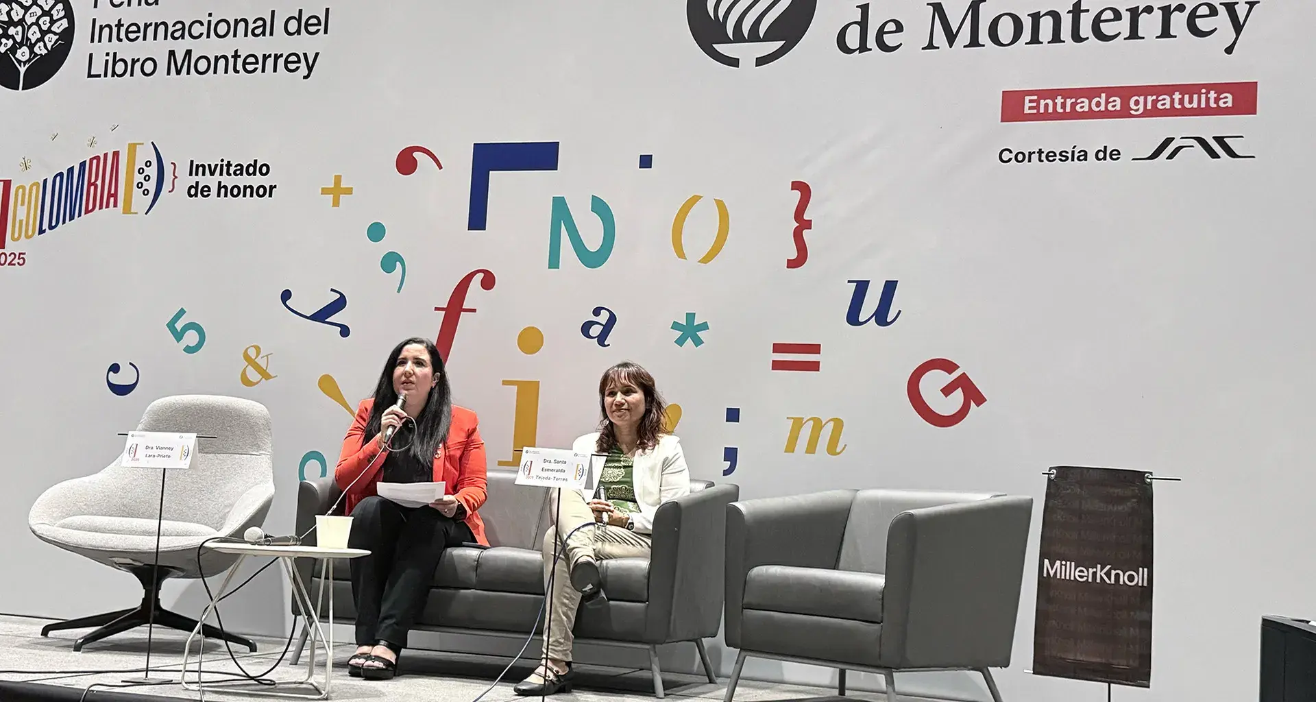 Profesoras durante la presentación del libro en la FIL Monterrey