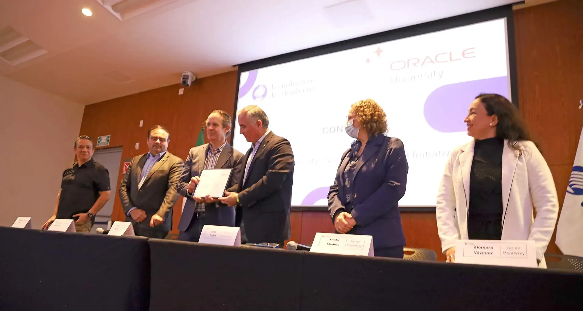 Convenio con oracle, para estudiantes del Tec Guadalajara. 