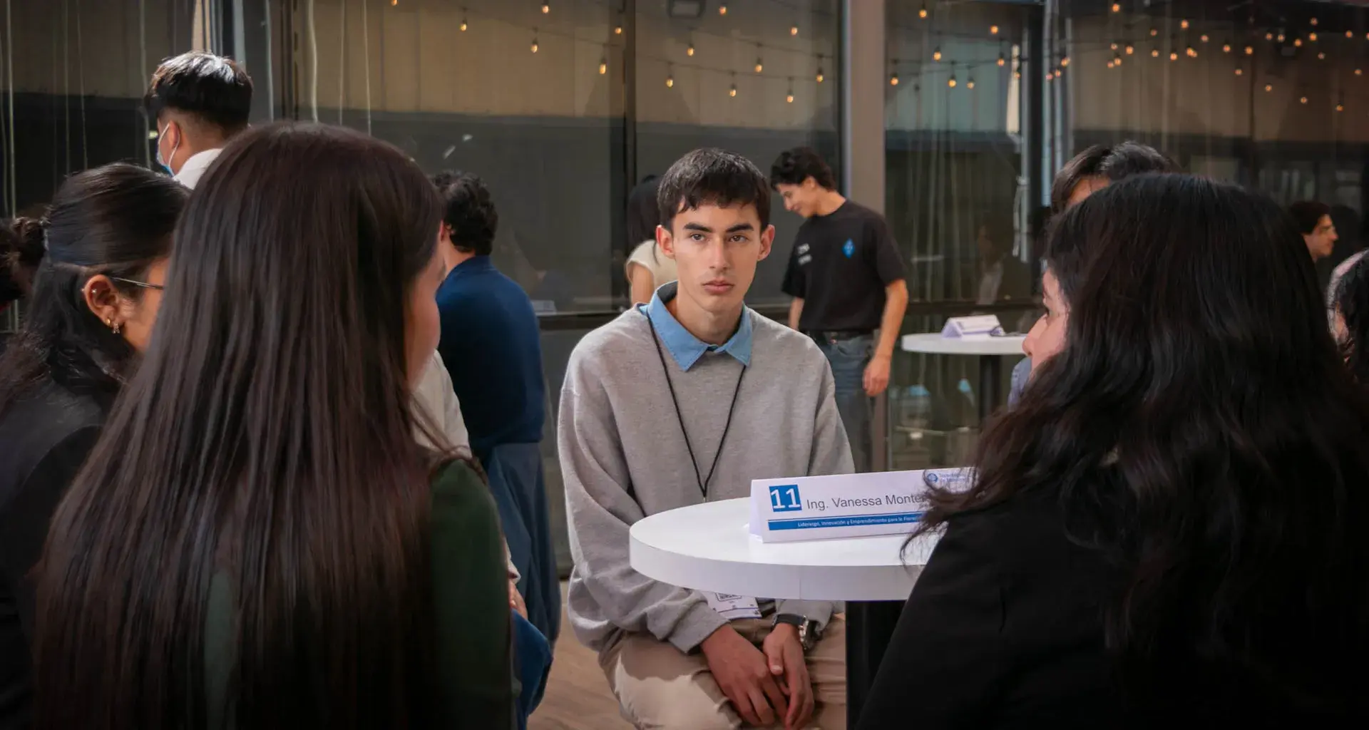 Estudiantes reciben mentoría en Expo Ingenierías 2025