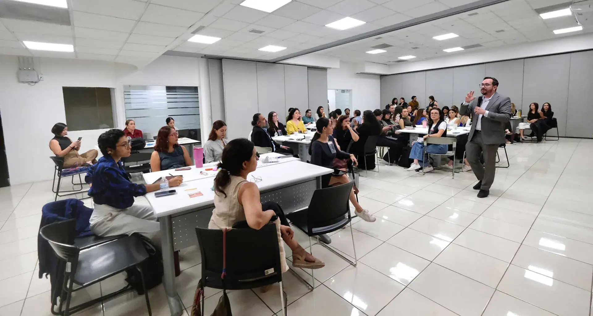 Distintivo CRECE de SEDECO, colaboración con el Tec Guadalajara. 