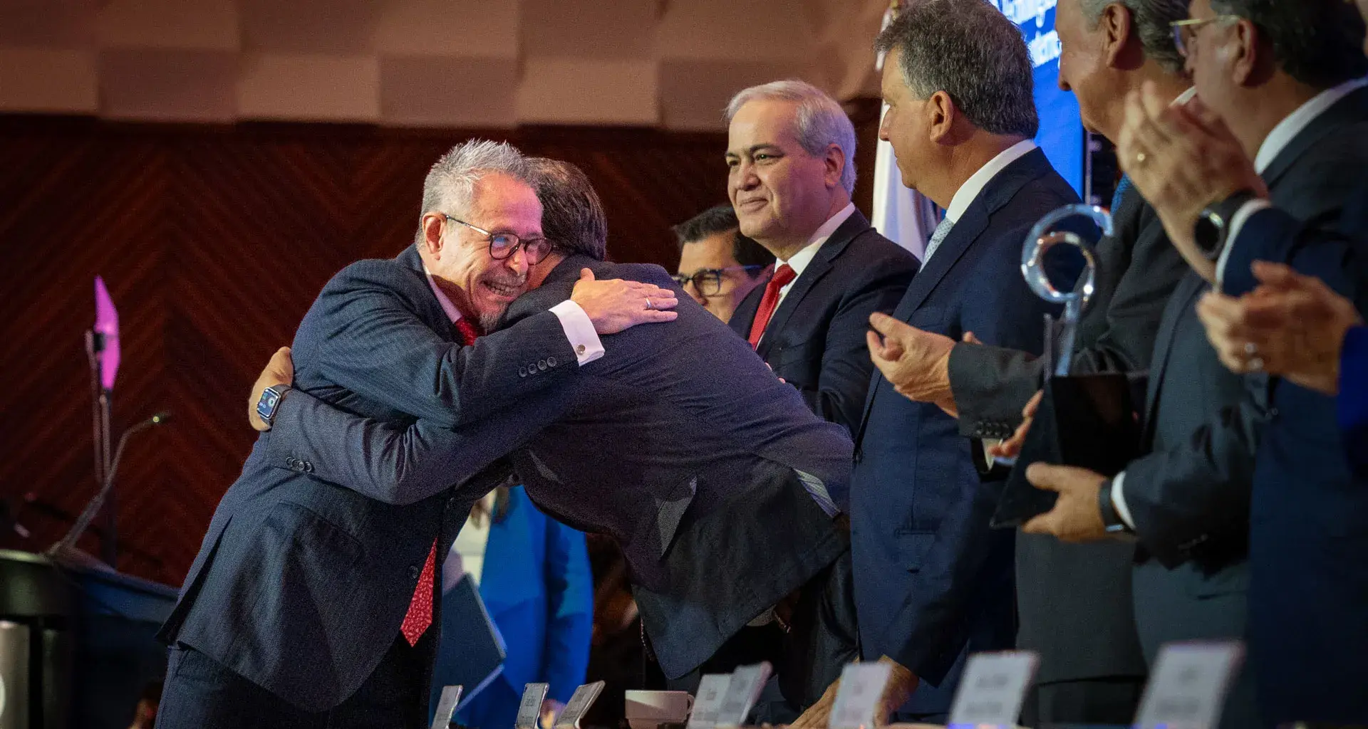Entrega del premio Insignia del Premio Rómulo Garza, en el Tec de Monterrey