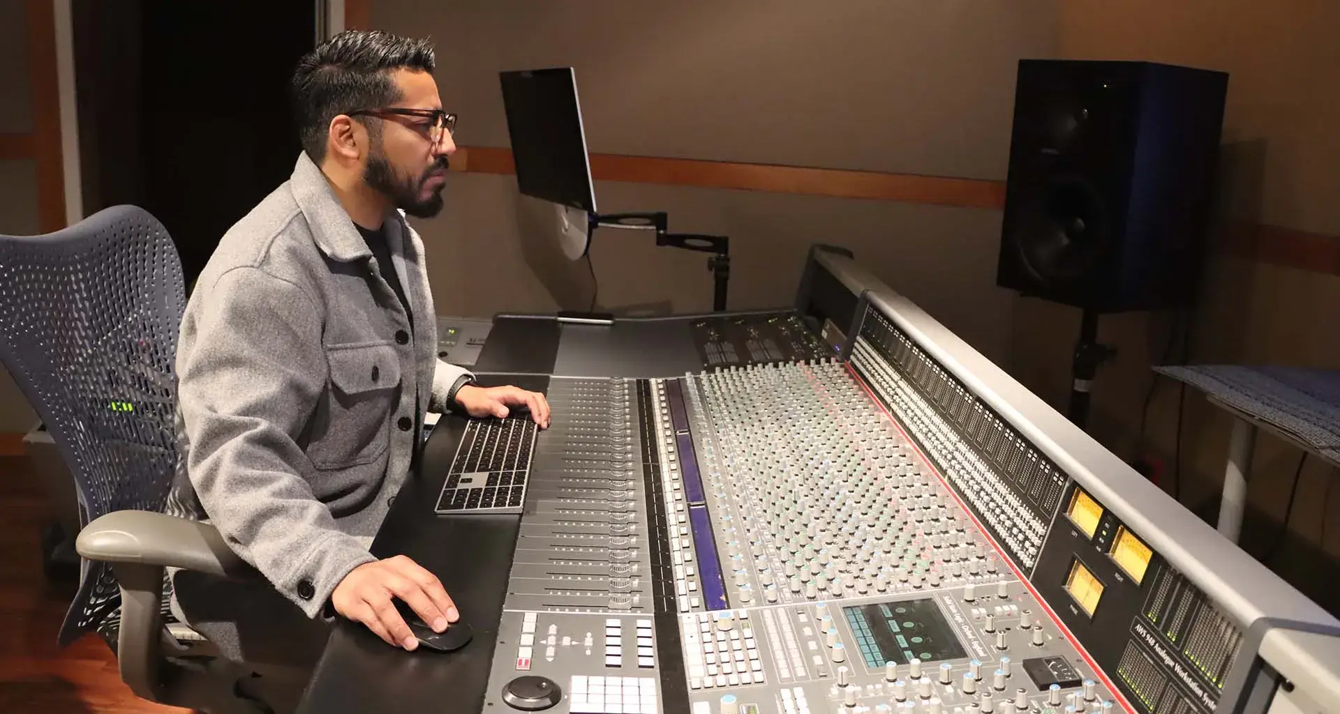 De apoyo en audio a estudiar en Berklee: el camino de un profesor del Tec