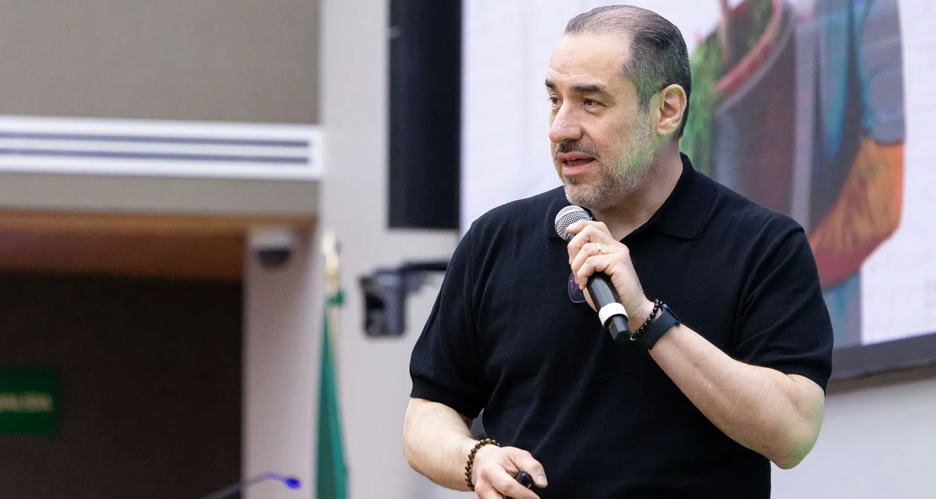 Efraín Mendicuti durante su ponencia, 5 astros para alinear tu desarrollo profesional