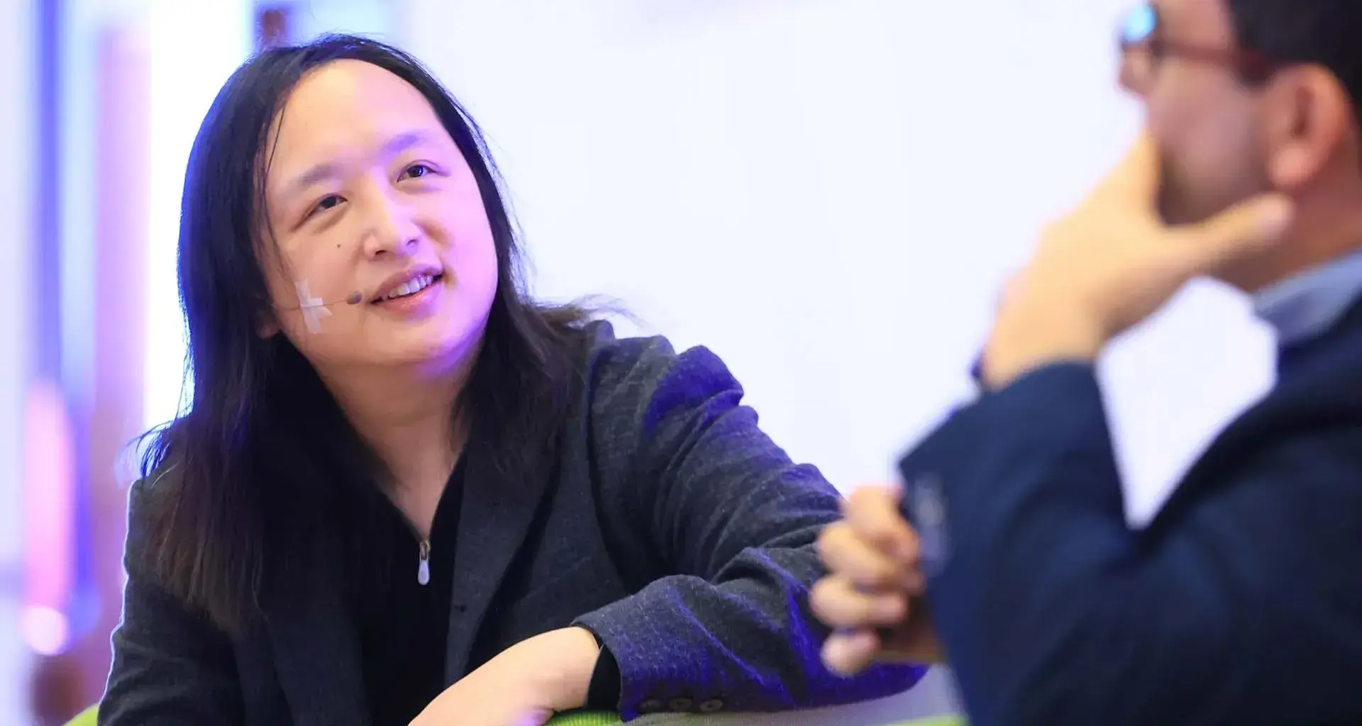 La exministra digital de Taiwán compartió cómo el diseño ético de la inteligencia artificial puede fortalecer la participación ciudadana.