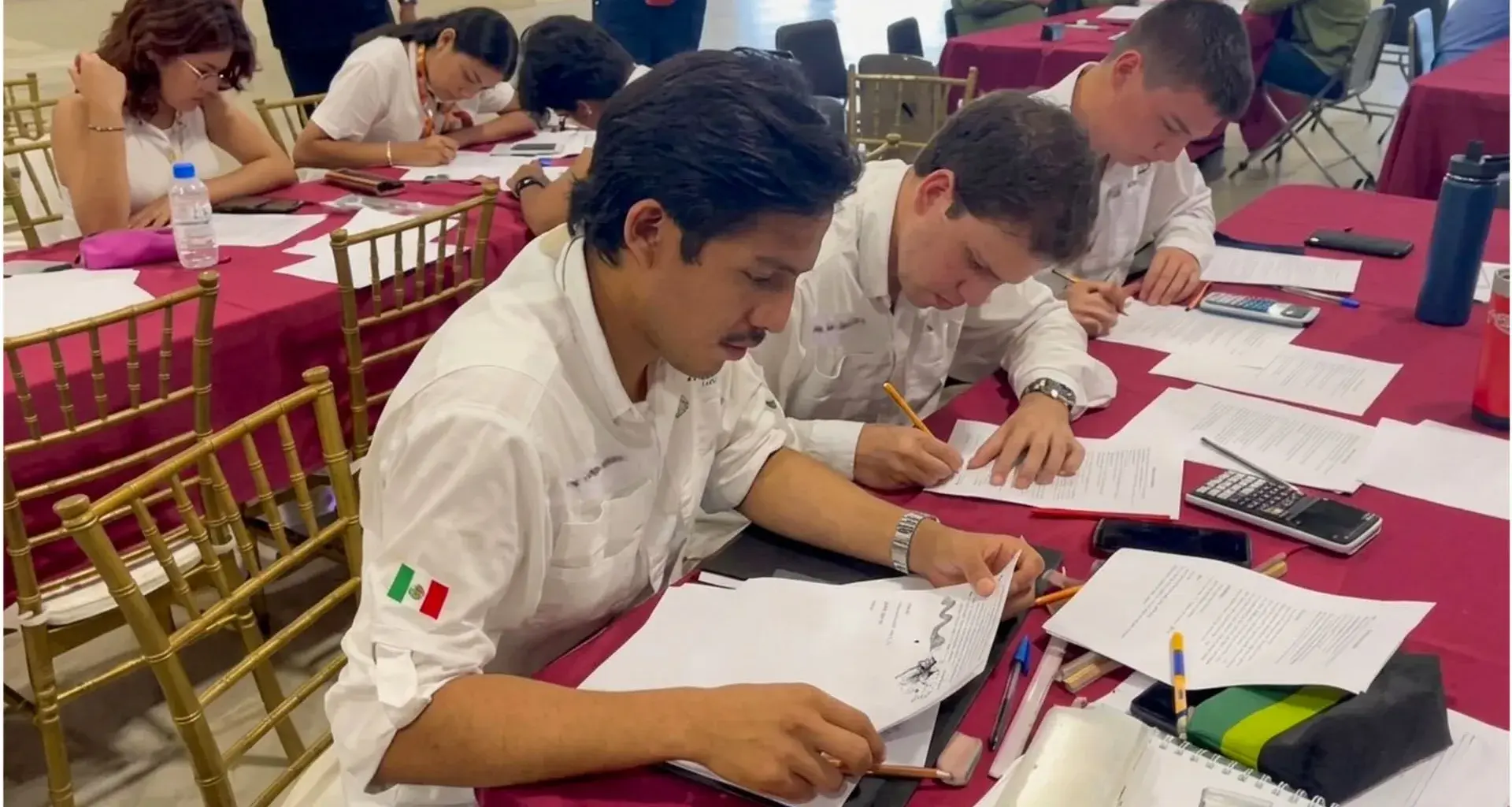 Estudiantes de ingeniería participando en la competencia de la ANEIC 2026