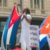Manifestante en calles de La Habana