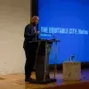 Maurice Cox durante su presentación en el Museo MARCO