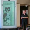Holograma Tecbot en AI Day