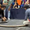 Jonathan en competencia de robótica Sumo