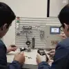 Estudiantes de Ingeniería Mecatrónica trabajando en el proyecto