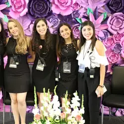 Alumnas organizadoras del foro