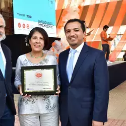 La placa conmemorativa fue entregada oficialmente por Angie Fuessel, directora Ashoka U, en el marco del Festival Changemaker Day realizado dentro de nuestras instalaciones.