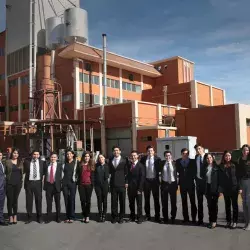 Alumnos en instalaciones de Caffenio.