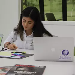 Alumna de negocios en Campus Tampico.