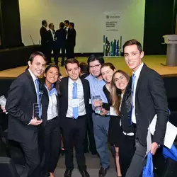 Alumnos del Tec se llevan al primer lugar en concurso de finanzas