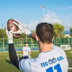 Jugador de tochito del Campus Saltillo entrenando