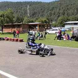 Ganan alumnos de Querétaro podio en carrera de autos eléctricos