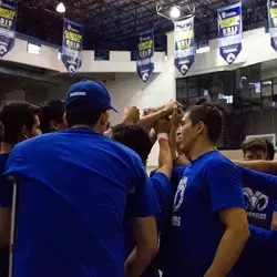 Equipo de Borregos Toluca de baloncesto varonil, listo para iniciar el encuentro frente a Tigres de la UANL