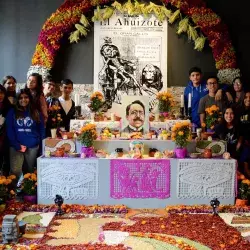 La ofrenda realizada por alumnos de PrepaTec Puebla forma parte del corredor de ofrendas de Puebla.