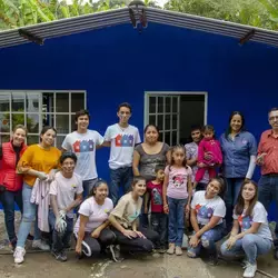 Alumnos recaudan fondos para construir casas