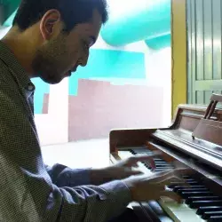 Este joven compone música y crea videojuegos