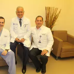 Médicos de alta especialidad en  ELA