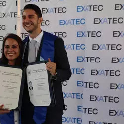 Alumnos del Tec se gradúan.