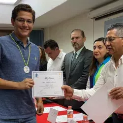 Max Pachecho, estudiante de PrepaTec campus Veracruz, obtuvo el tercer lugar en la Olimpiada estatal de matemáticas, ganando su pase al primer selectivo donde la meta final es el nacional.