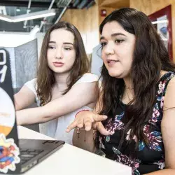 Jennifer Paz y Carol Orozco, alumnas del Tecnológico de Monterrey