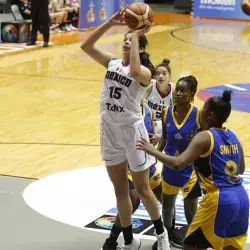 Ilse encestando en el Campeonato Centro Basquet U17 2019