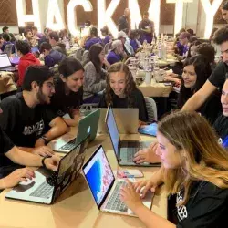 Jóvenes liberan su talento innovador en el HACK MTY 2019 