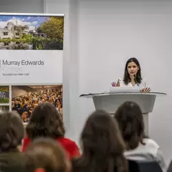 Claudia Diezmatínez en un panel sobre cambio climático para el international Women´s Day en Londres.