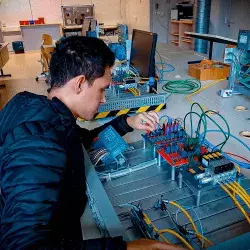 Ángel Dávalos en laboratorio Alemania