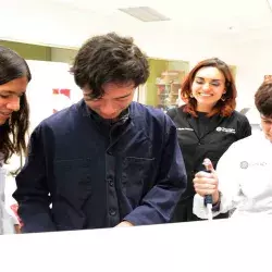 Alumnos en prácticas en el laboratorio