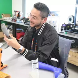 Francisco Valencia: el joven cuyo sueño es mejorar la vida de niños con parálisis cerebral