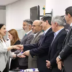 Distinguen a docentes en ceremonia de bienvenida