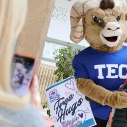 Teus la mascota oficial del tec llega a Campus San Luis Potosí