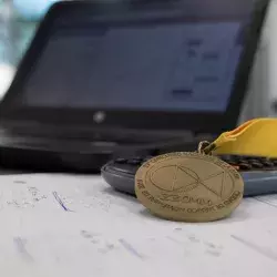 Alumno prepatec ganador de la medalla de oro en matemáticas