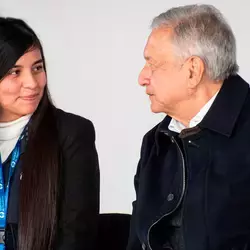 Marlene junto al presidente AMLO